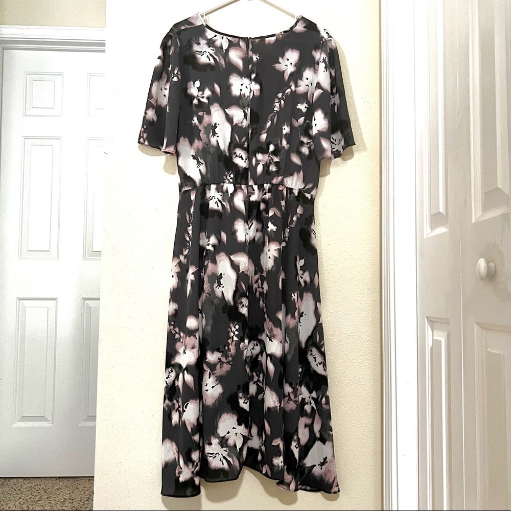 VERA WANG Chiffon pleasant Midi Dress Size L Twist front Asymmetrical Hem Floral - Picture 7 of 10